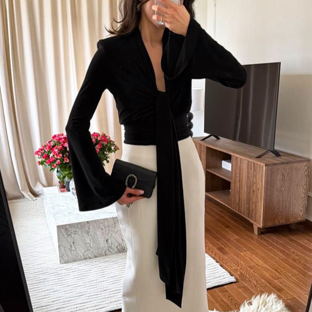 Sexy Horn Sleeve V-neck Shirt  - Shoulder Pad Set In recension och pris